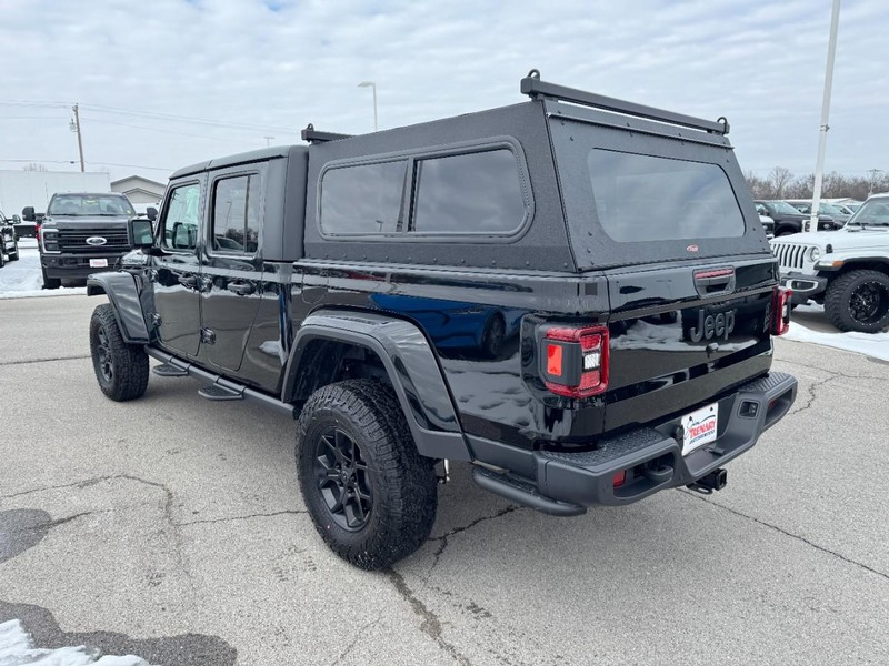 Jeep Gladiator Vehicle Full-screen Gallery Image 5