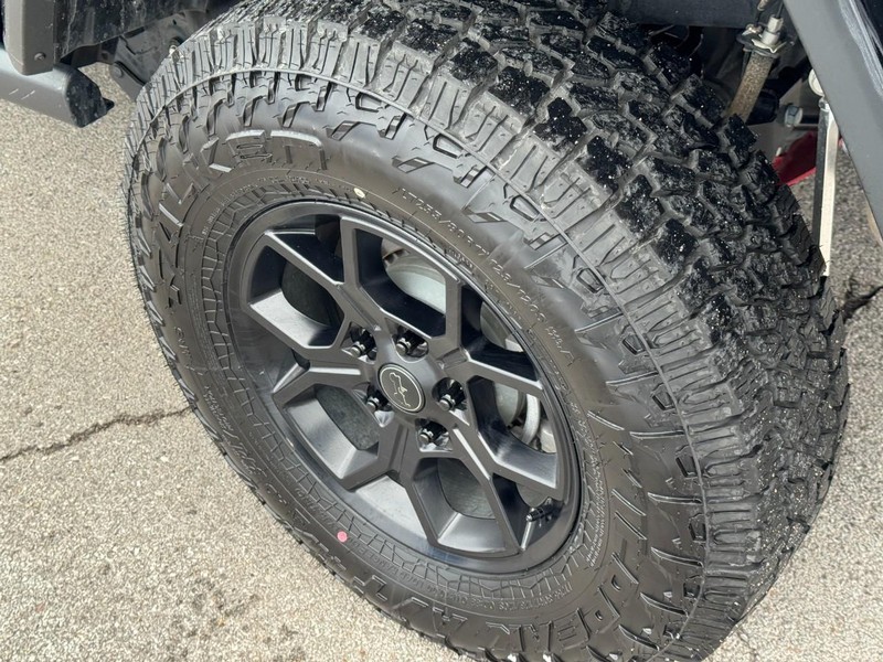 Jeep Gladiator Vehicle Full-screen Gallery Image 6