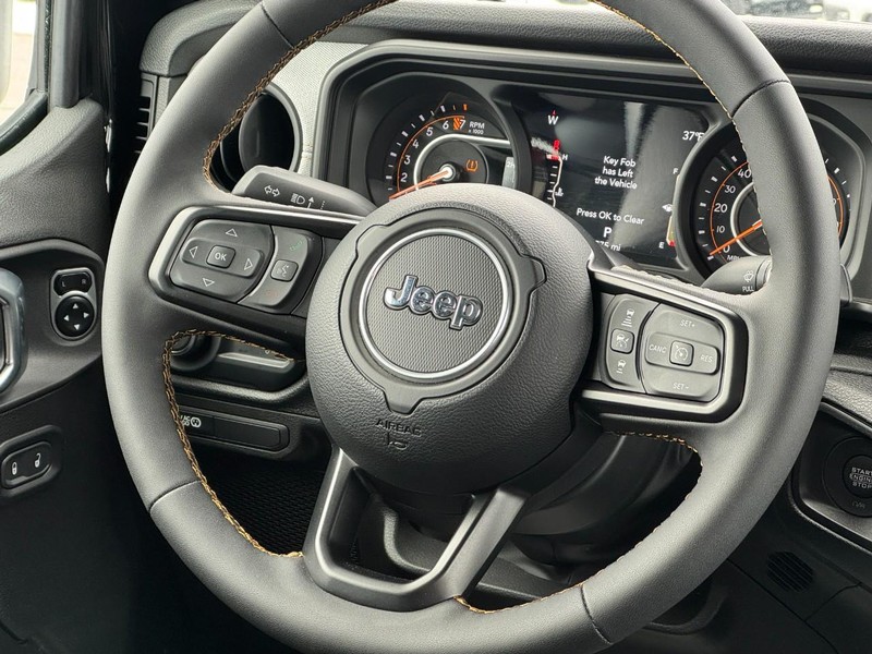 Jeep Gladiator Vehicle Full-screen Gallery Image 11