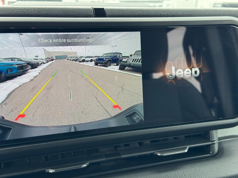 Jeep Gladiator Vehicle Full-screen Gallery Image 21