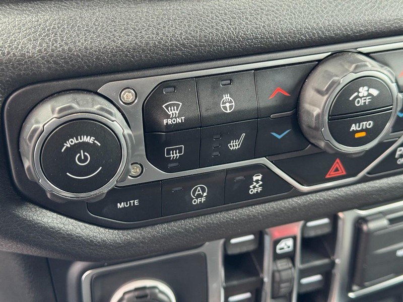 Jeep Gladiator Vehicle Full-screen Gallery Image 22