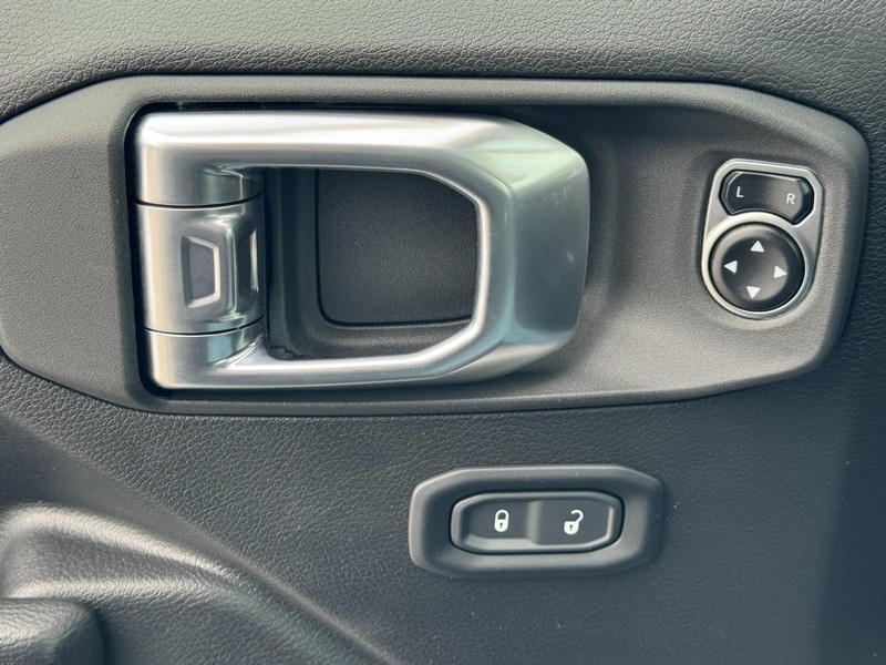 Jeep Gladiator Vehicle Full-screen Gallery Image 24