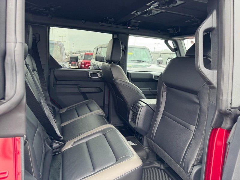 Ford Bronco Vehicle Full-screen Gallery Image 5