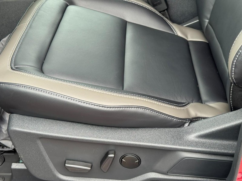 Ford Bronco Vehicle Full-screen Gallery Image 12