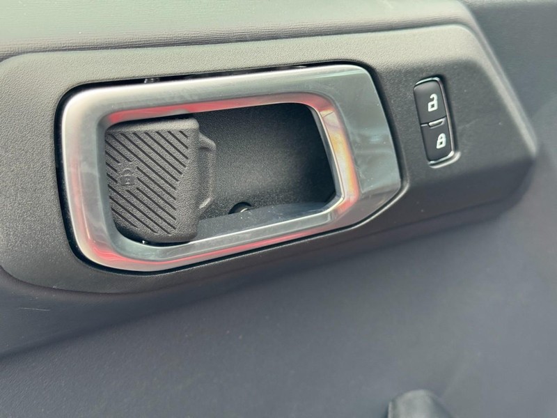 Ford Bronco Vehicle Full-screen Gallery Image 13