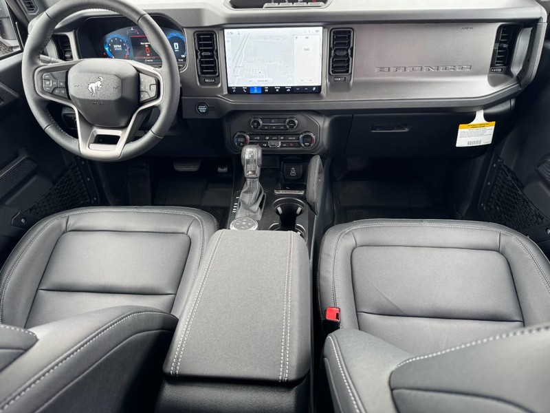 Ford Bronco Vehicle Full-screen Gallery Image 6