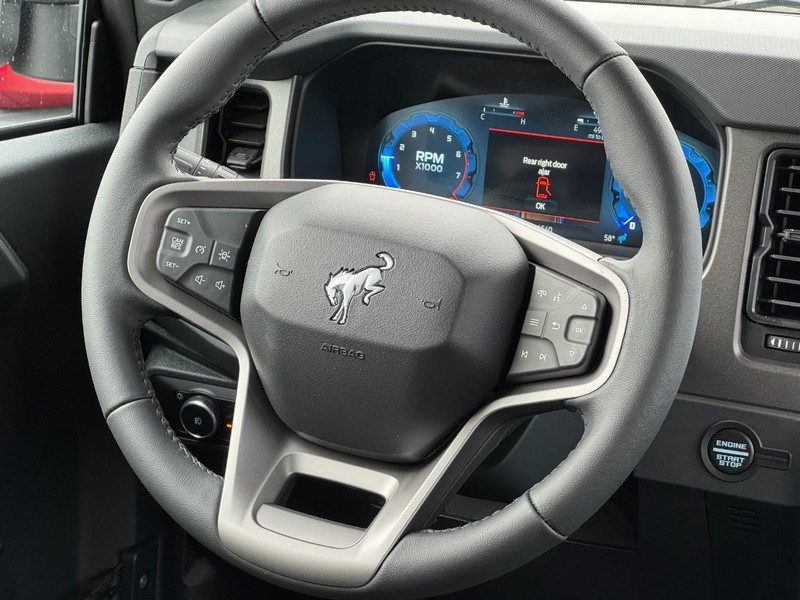 Ford Bronco Vehicle Full-screen Gallery Image 7