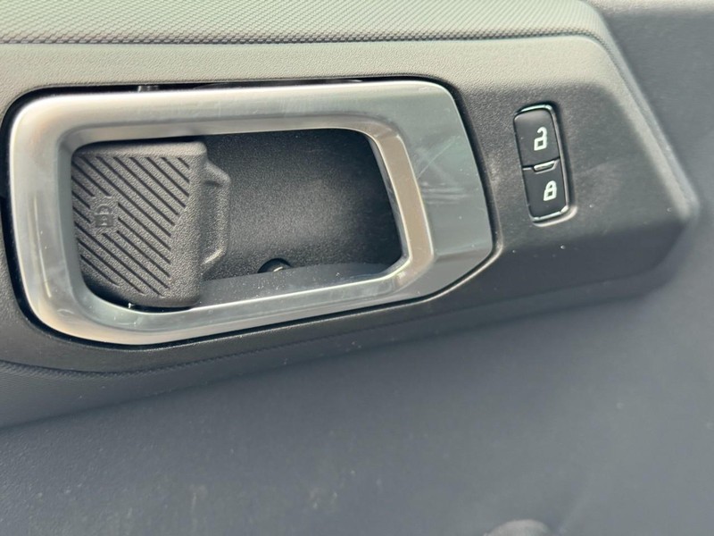 Ford Bronco Vehicle Full-screen Gallery Image 13