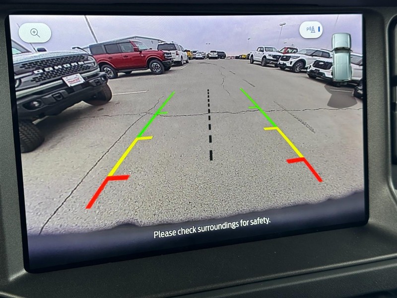 Ford Bronco Vehicle Full-screen Gallery Image 21