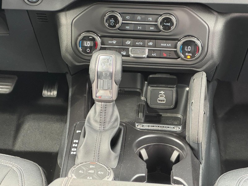 Ford Bronco Vehicle Full-screen Gallery Image 9