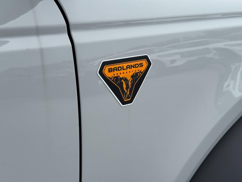 Ford Bronco Vehicle Full-screen Gallery Image 11