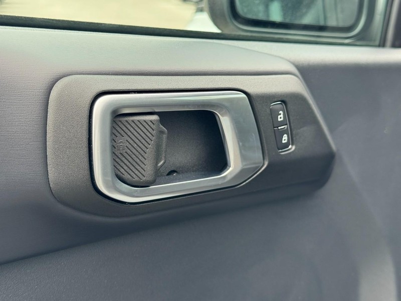 Ford Bronco Vehicle Full-screen Gallery Image 12