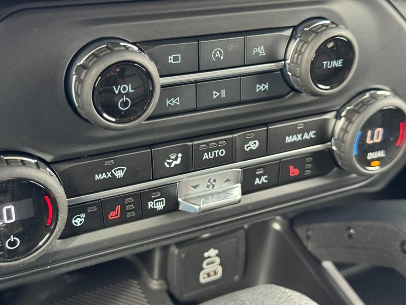 Ford Bronco Vehicle Full-screen Gallery Image 17