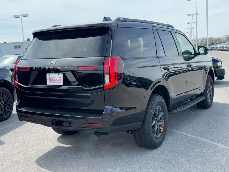 Ford Expedition Vehicle Full-screen Gallery Image 3