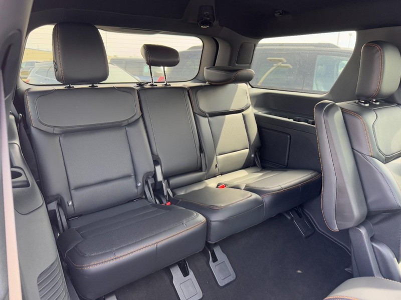 Ford Expedition Vehicle Full-screen Gallery Image 6