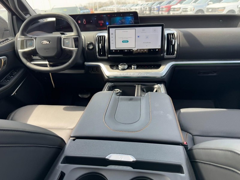 Ford Expedition Vehicle Full-screen Gallery Image 7