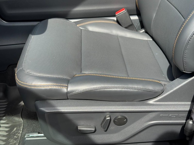 Ford Expedition Vehicle Full-screen Gallery Image 16