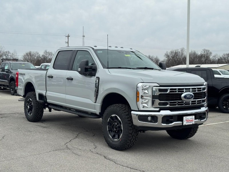 Ford Super Duty F-250 SRW Vehicle Image 02