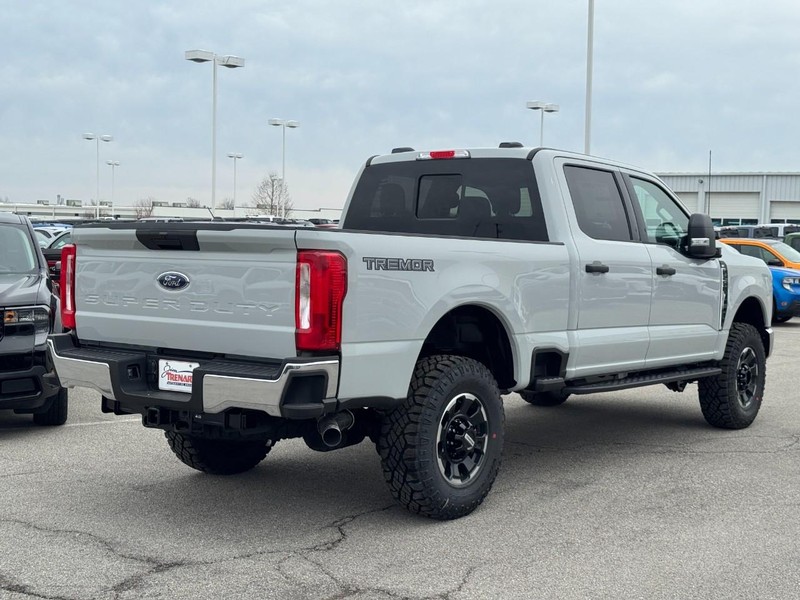 Ford Super Duty F-250 SRW Vehicle Image 03