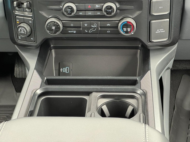 Ford Super Duty F-250 SRW Vehicle Image 10