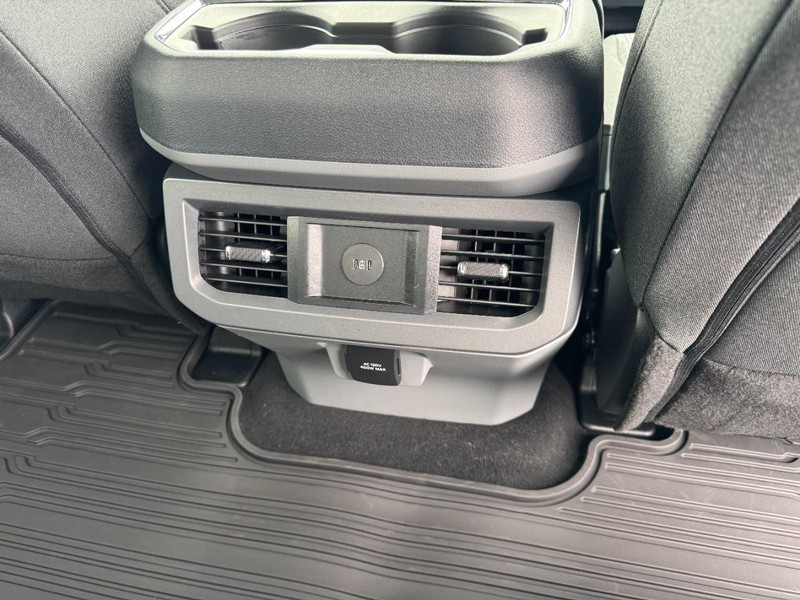 Ford Super Duty F-250 SRW Vehicle Image 11