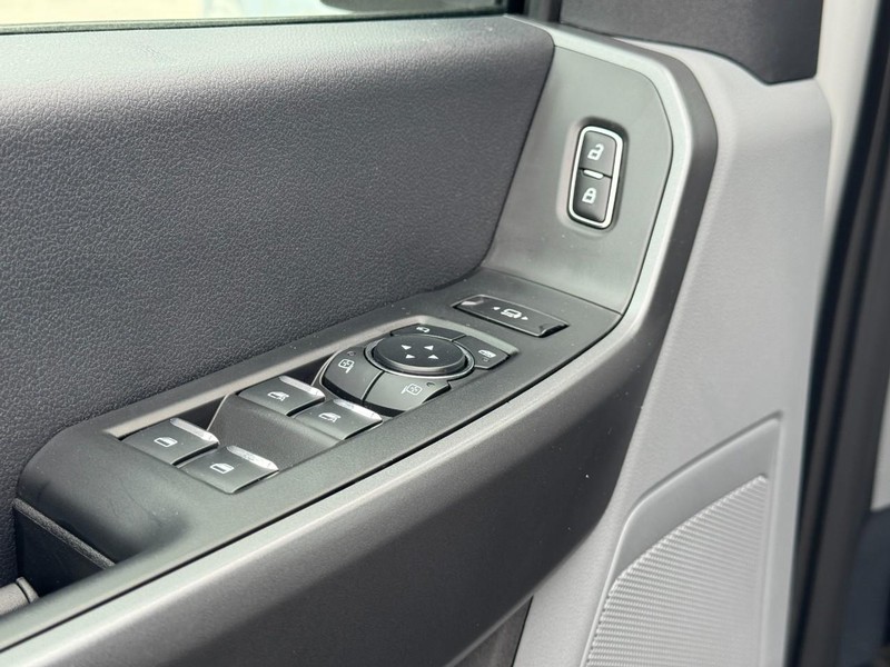 Ford Super Duty F-250 SRW Vehicle Image 13