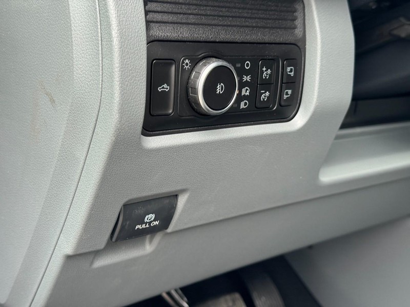 Ford Super Duty F-250 SRW Vehicle Image 15