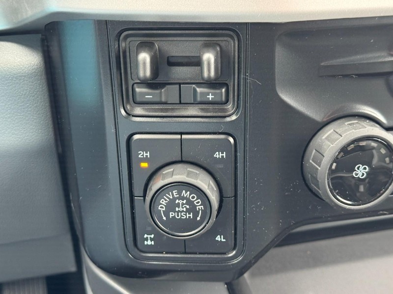 Ford Super Duty F-250 SRW Vehicle Image 18