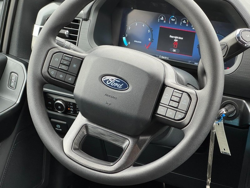 Ford F-150 Vehicle Full-screen Gallery Image 7