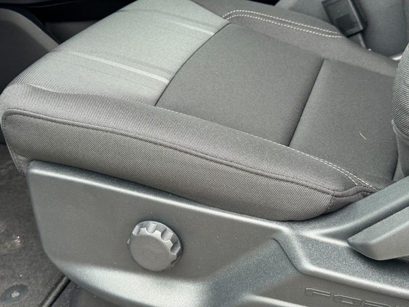 Ford F-150 Vehicle Full-screen Gallery Image 13