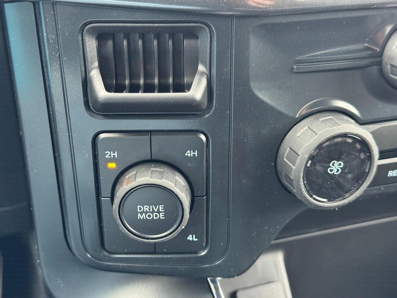 Ford F-150 Vehicle Full-screen Gallery Image 17