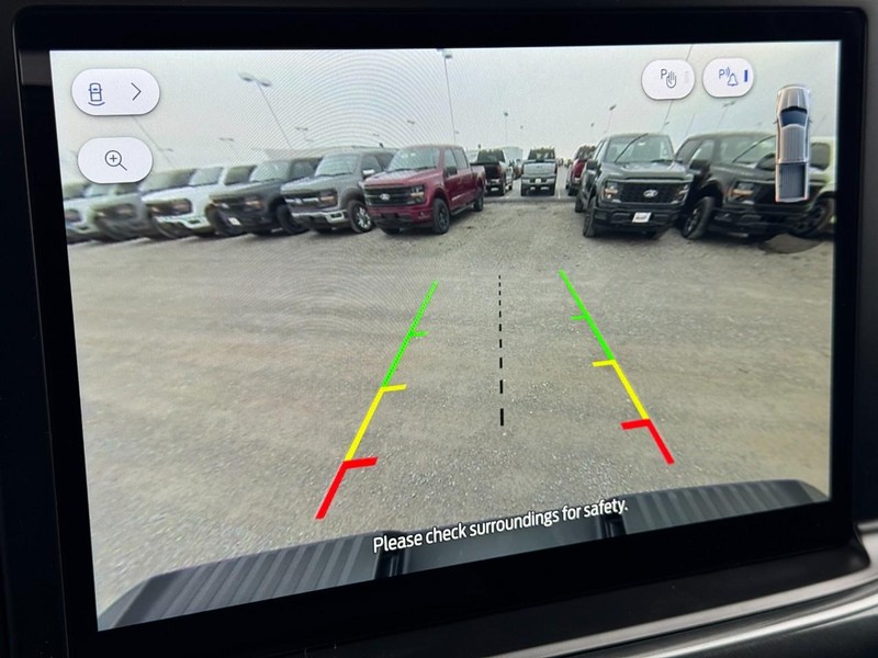 Ford F-150 Vehicle Full-screen Gallery Image 18