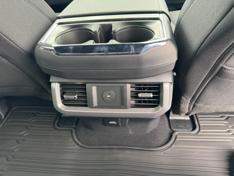 Ford F-150 Vehicle Full-screen Gallery Image 11