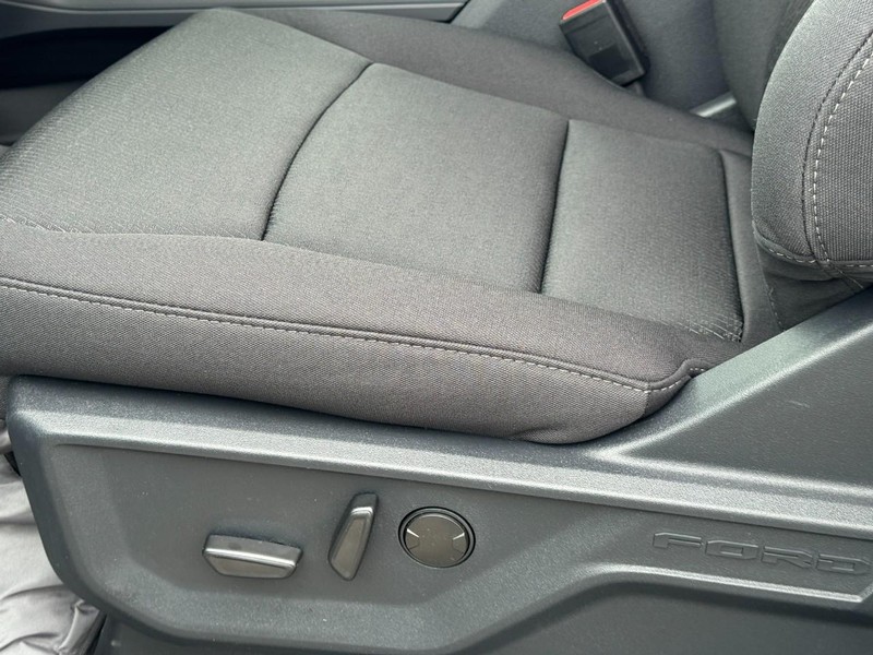 Ford F-150 Vehicle Full-screen Gallery Image 14