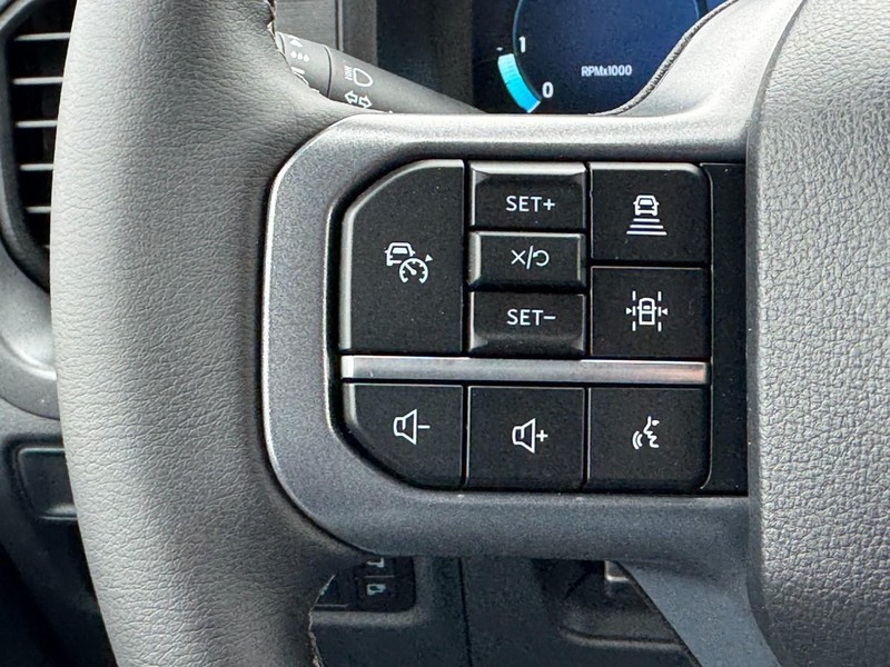 Ford F-150 Vehicle Full-screen Gallery Image 16