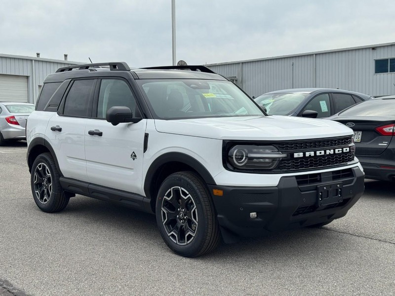 Ford Bronco Sport Vehicle Full-screen Gallery Image 2