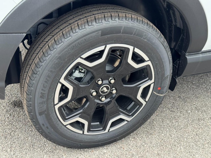 Ford Bronco Sport Vehicle Full-screen Gallery Image 4