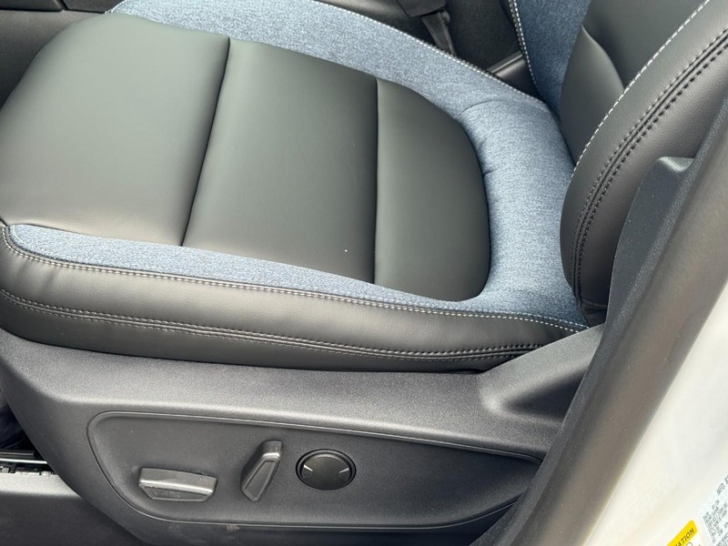 Ford Bronco Sport Vehicle Full-screen Gallery Image 11