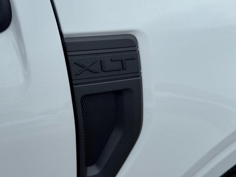 Ford Maverick Vehicle Full-screen Gallery Image 10