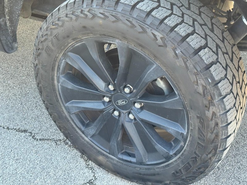 Ford F-150 Vehicle Full-screen Gallery Image 7