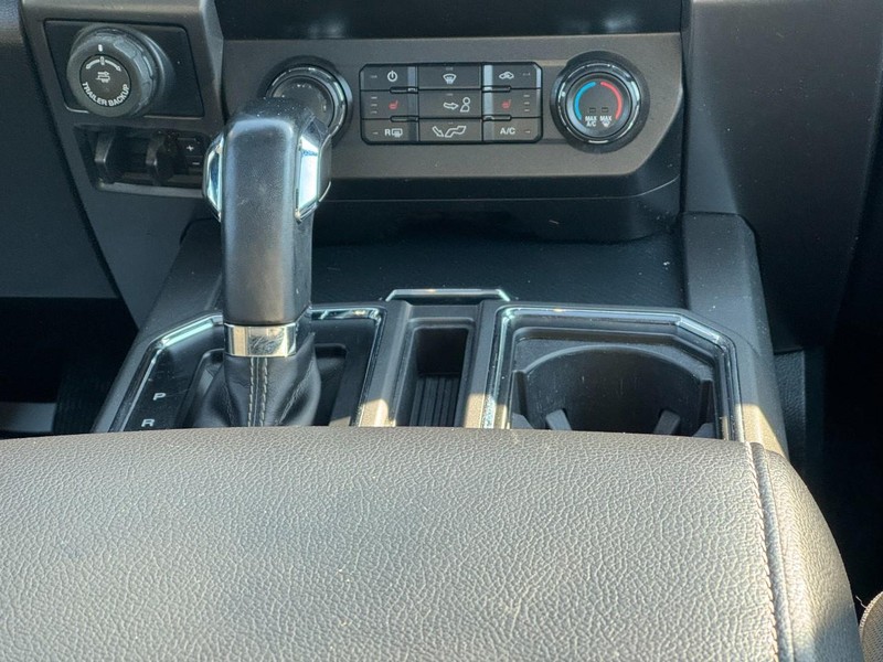 Ford F-150 Vehicle Full-screen Gallery Image 14