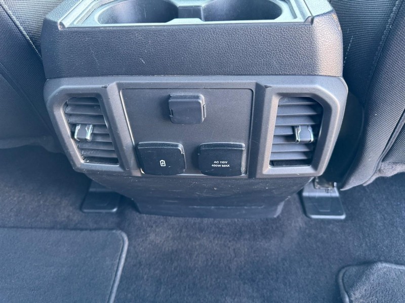 Ford F-150 Vehicle Full-screen Gallery Image 16