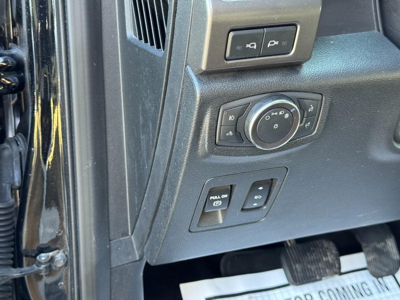 Ford F-150 Vehicle Full-screen Gallery Image 18