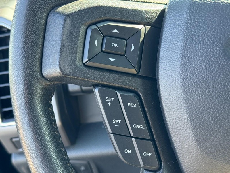 Ford F-150 Vehicle Full-screen Gallery Image 19