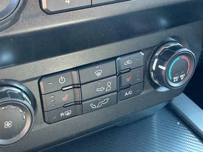 Ford F-150 Vehicle Full-screen Gallery Image 24