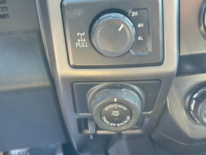 Ford F-150 Vehicle Full-screen Gallery Image 25