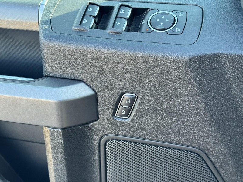 Ford F-150 Vehicle Full-screen Gallery Image 26