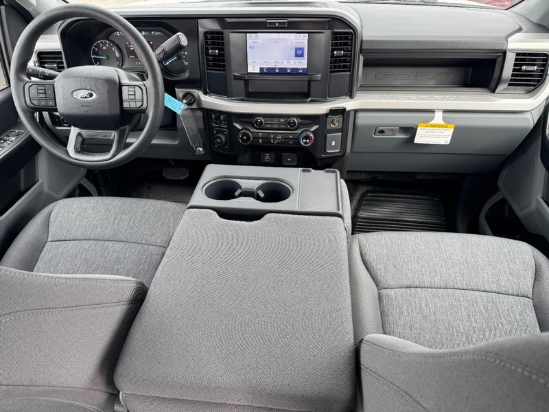 Ford Super Duty F-250 SRW Vehicle Image 06