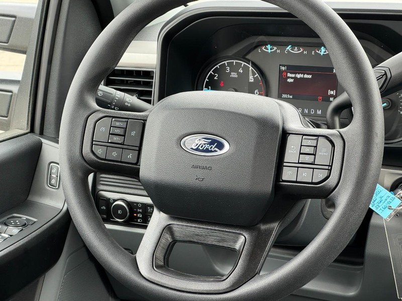 Ford Super Duty F-250 SRW Vehicle Image 07