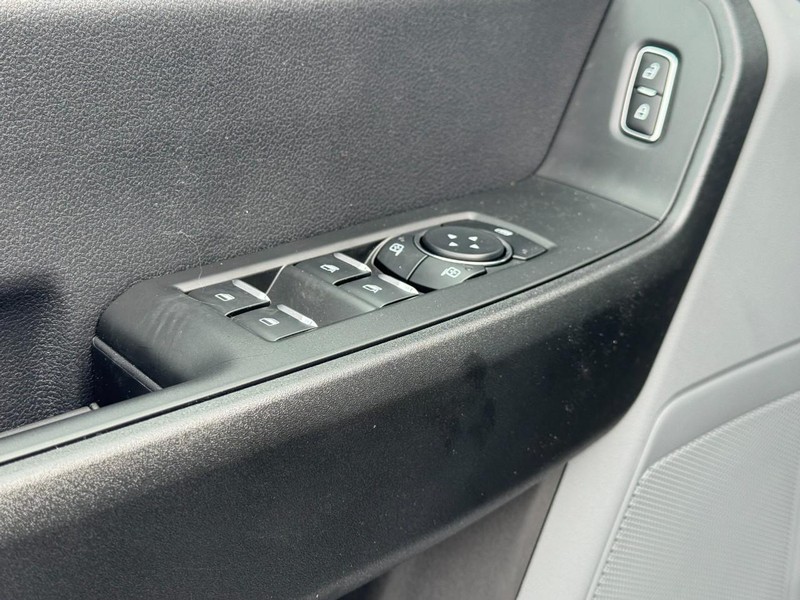 Ford Super Duty F-250 SRW Vehicle Image 11